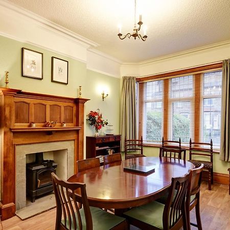 Spacious Victorian Townhouse Near Hcc With Off Street Parking Харрогейт Экстерьер фото