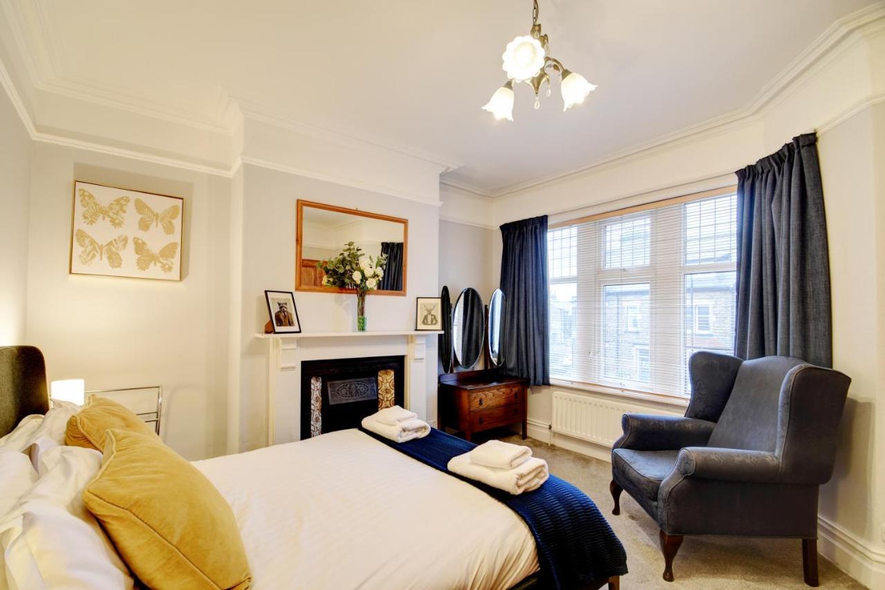 Spacious Victorian Townhouse Near Hcc With Off Street Parking Харрогейт Экстерьер фото
